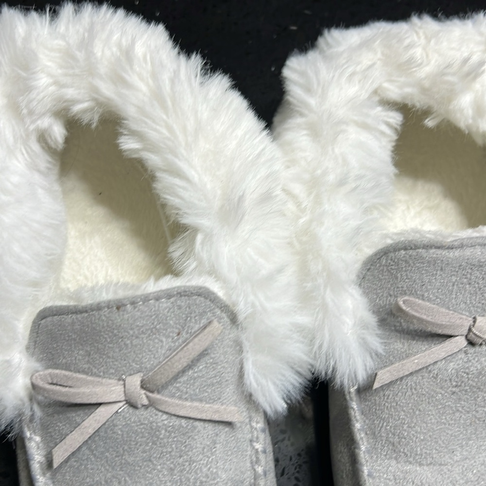 Slippers - Picture 2 of 3